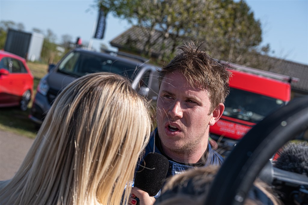 Mike Halder havde farten med sig i sæsonpremieren på Padborg Park, men en tidsstraf kostede muligheden for en debutsejr
(Foto: TCR Denmark)